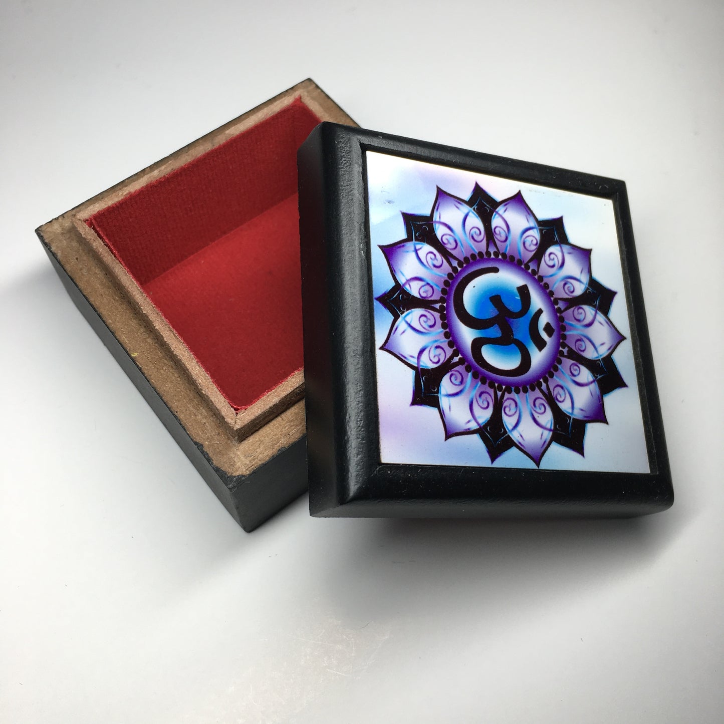 Om Keepsake Lined Box